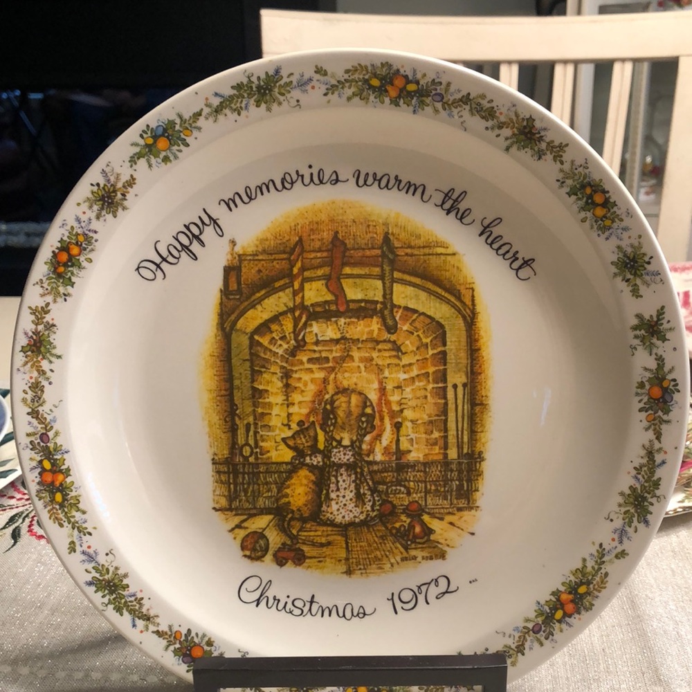 Holly Hobbie Christmas plate from 1972